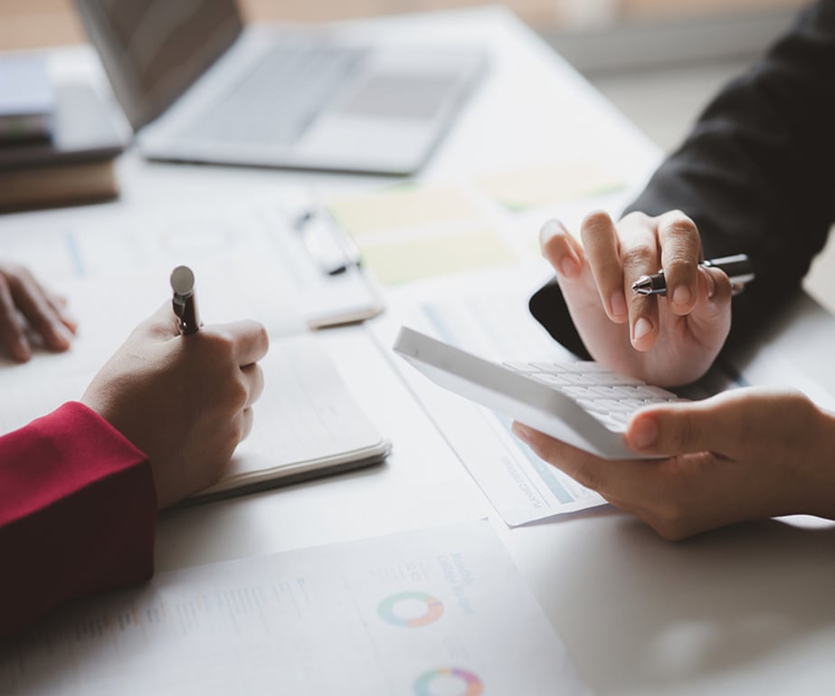 two-business people-pricing-3